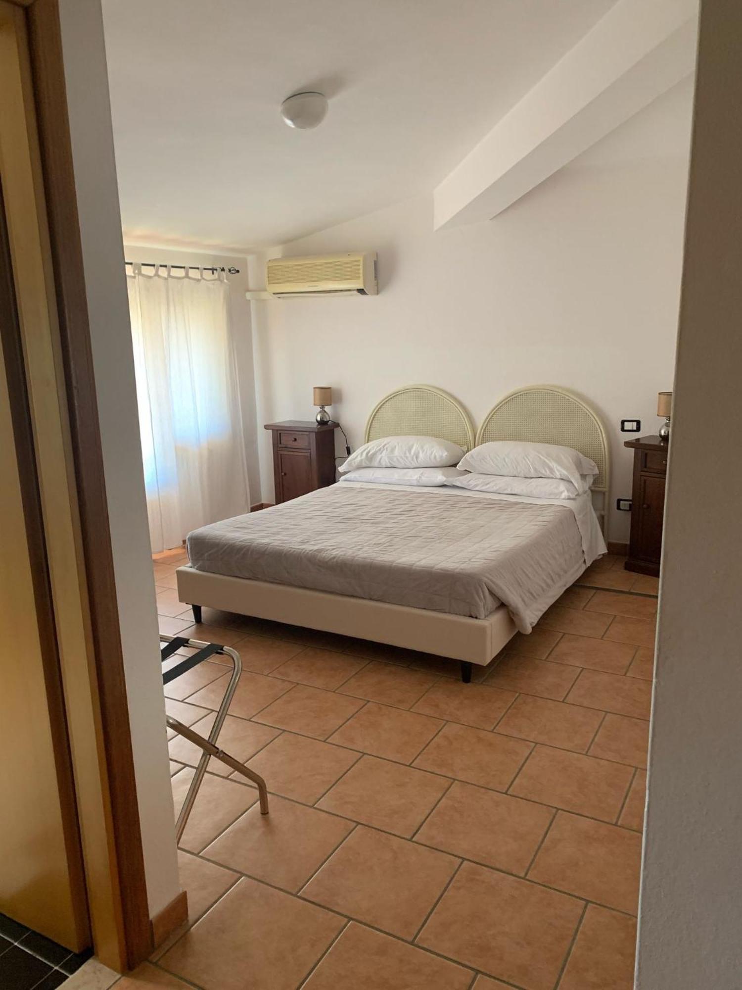 Albergo Ristorante Locanda Rosella Giba Εξωτερικό φωτογραφία